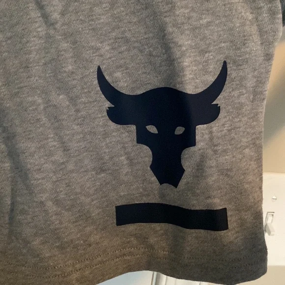 Under Armour women’s Project Rock cropped cotton hoodie with tags attached. RARE - Picture 3 of 4